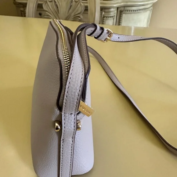Elegant Gray Crossbody Bag - Picture 3 of 9